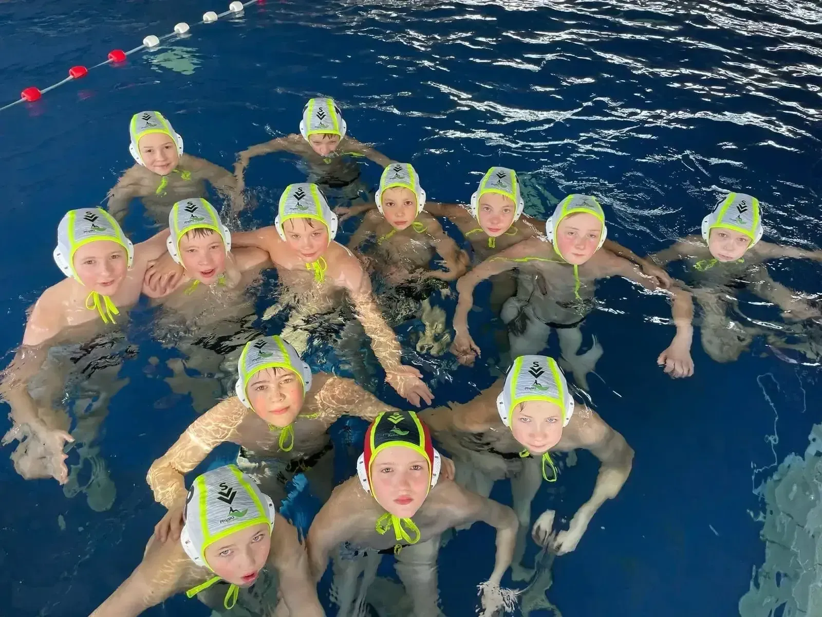 U12 Wasserballer ziehen souverän in die Endrunde des