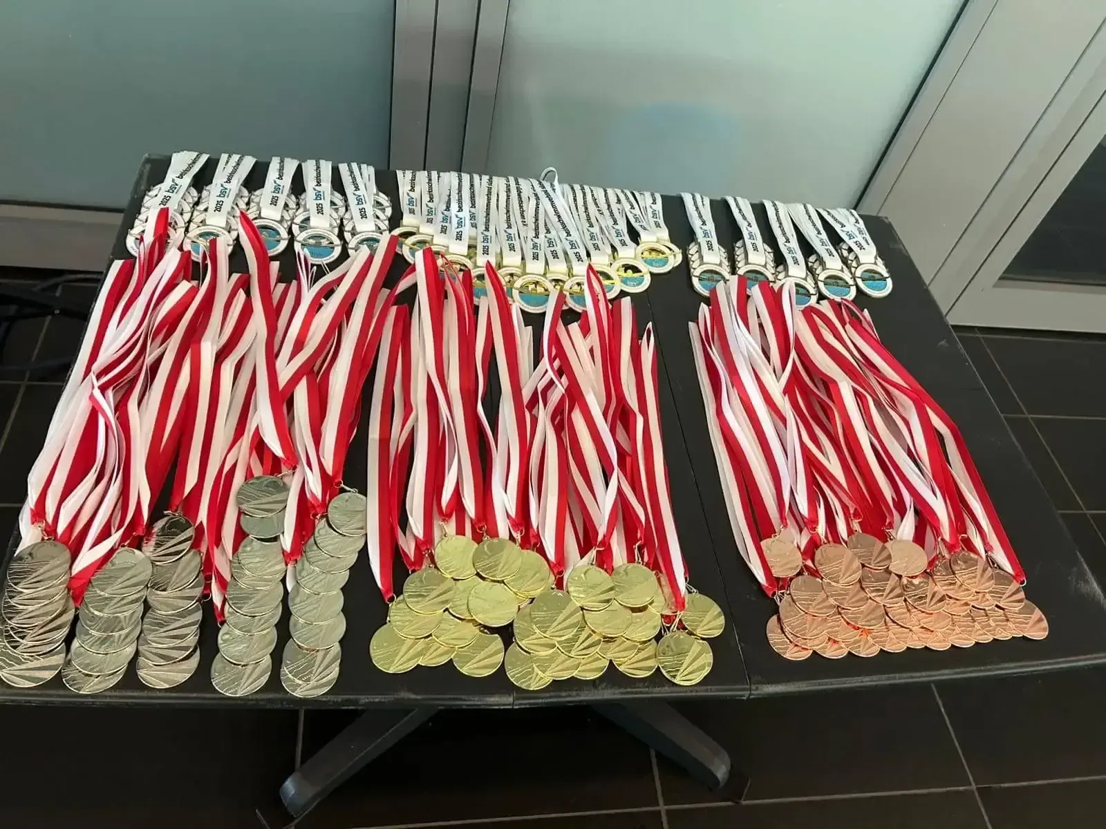 SVV-Schwimmer erkämpfen bei Bezirksmeisterschaft 64 Medaillen